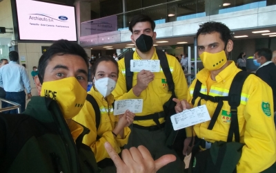 Els quatre voluntaris, a l'Aeroport del Prat, a punt per marxar/ Cedida
